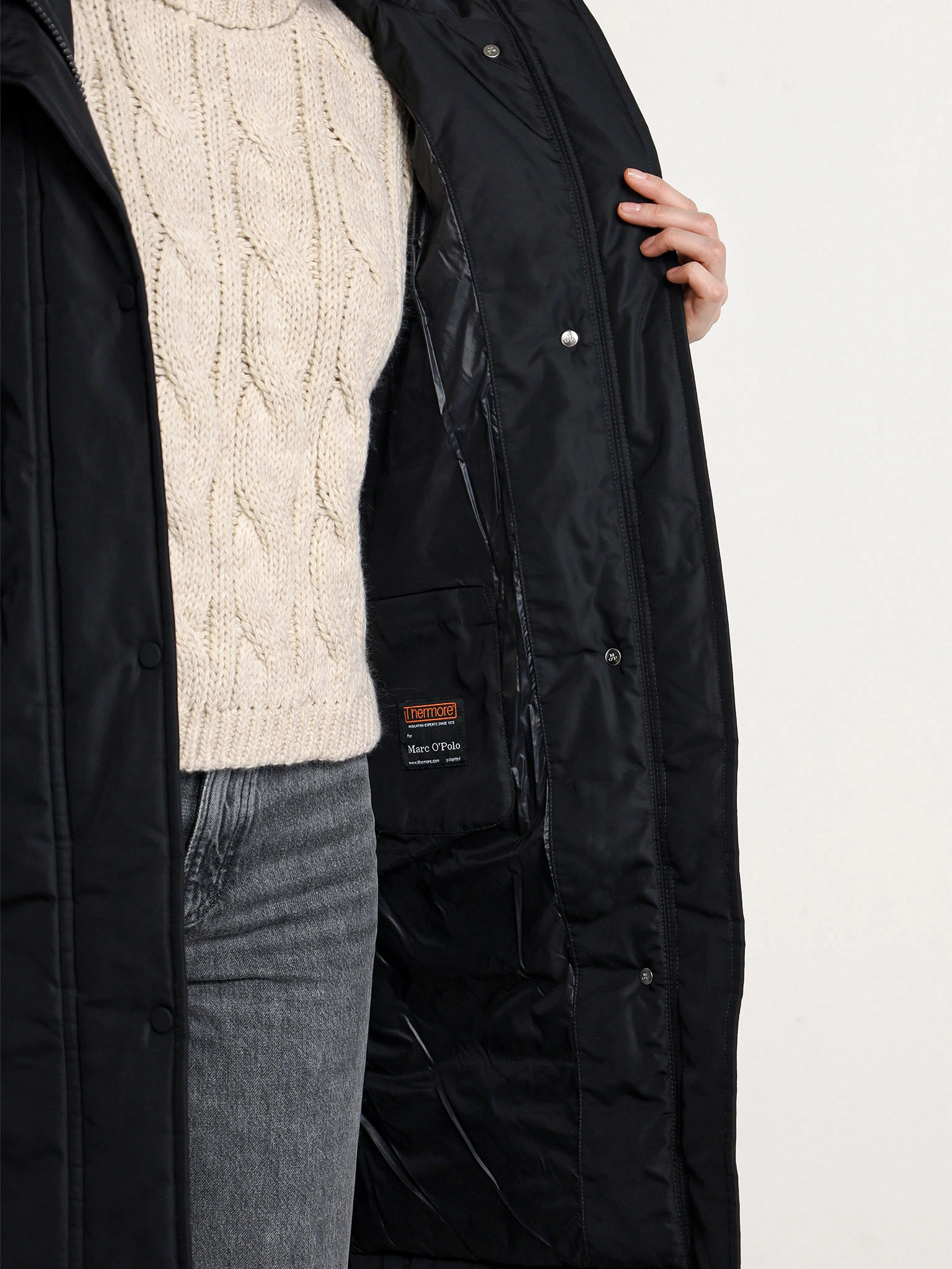 Куртка утепленная черного цвета